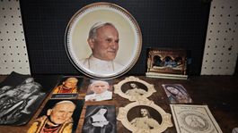 Wunderschöner alter Papst Teller und diversehieligen Bilder