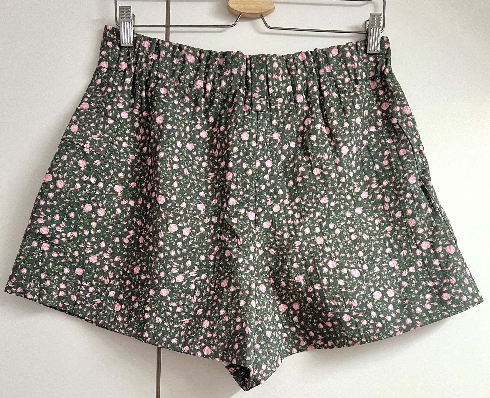 Maje Pantaloni: Blumige Sommer Shorts / Gr. 40 / Maje – Nuovo e nell'imballaggio originale da Eichberg venduto da Lolapop18 1