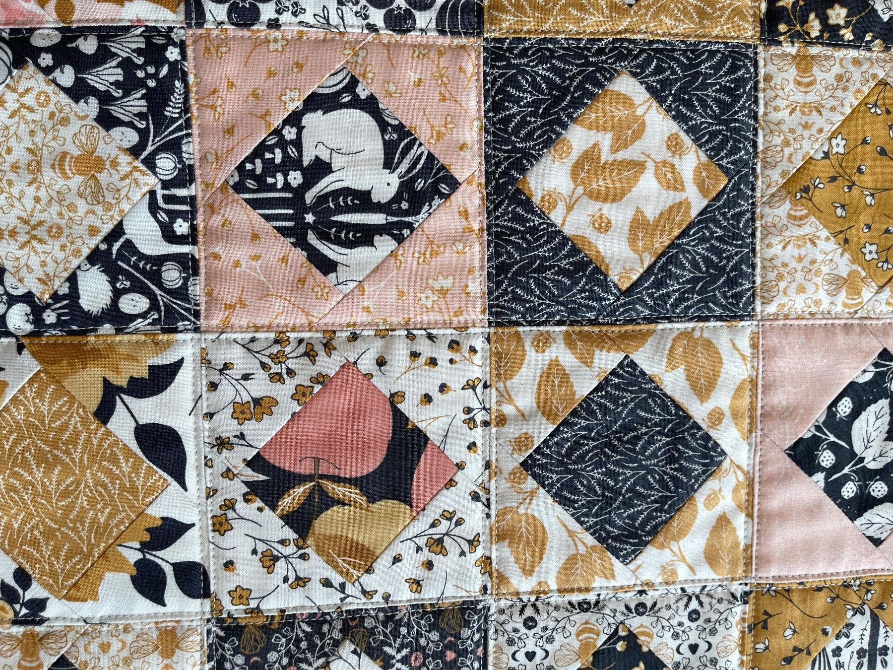 Stoffe: Chemin de table patchwork-Quilt fait main. – Neu (gemäss Beschreibung) aus La Chaux-de-Fonds von NathalieM07 4