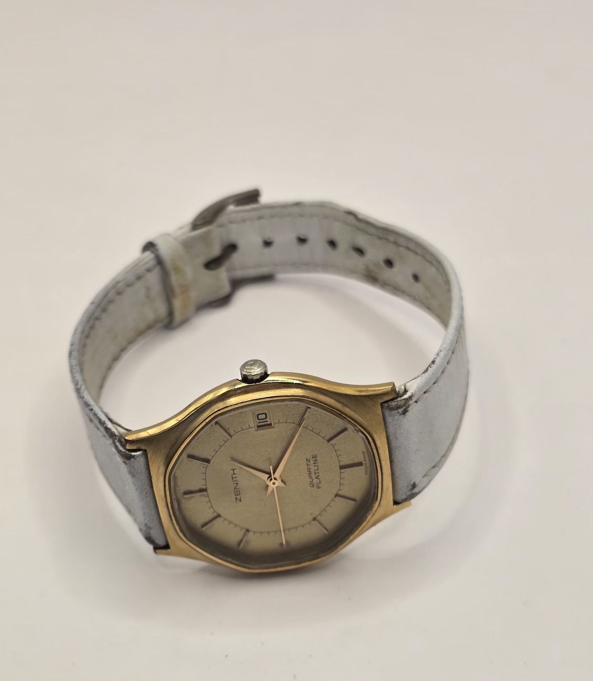 Zenith Montres: Zenith Flatline Quartz Date 33,7mm – Défectueux à Minusio par AGSuhren 5
