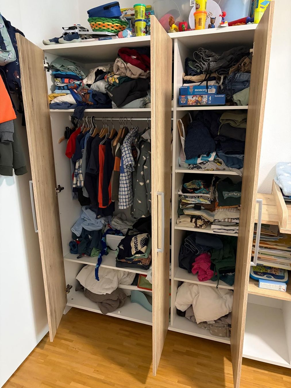Armoires: Kinderkleiderschrank u. Wickelkommode – D'occasion à Weiningen ZH par FIBI22 3