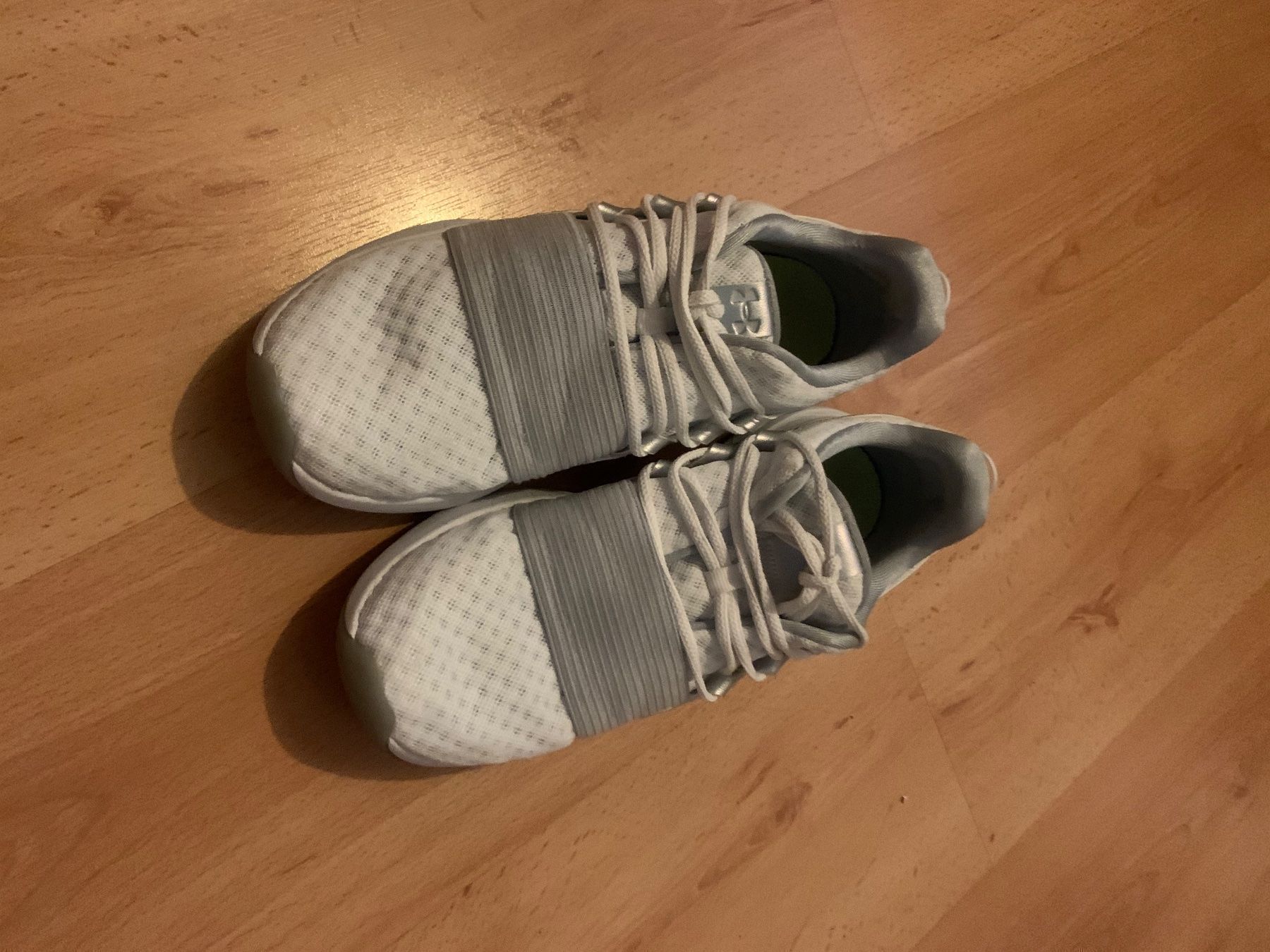 Herrenschuhe: Under Armour – Neu (gemäss Beschreibung) aus la chaux-de-fonds von swann88