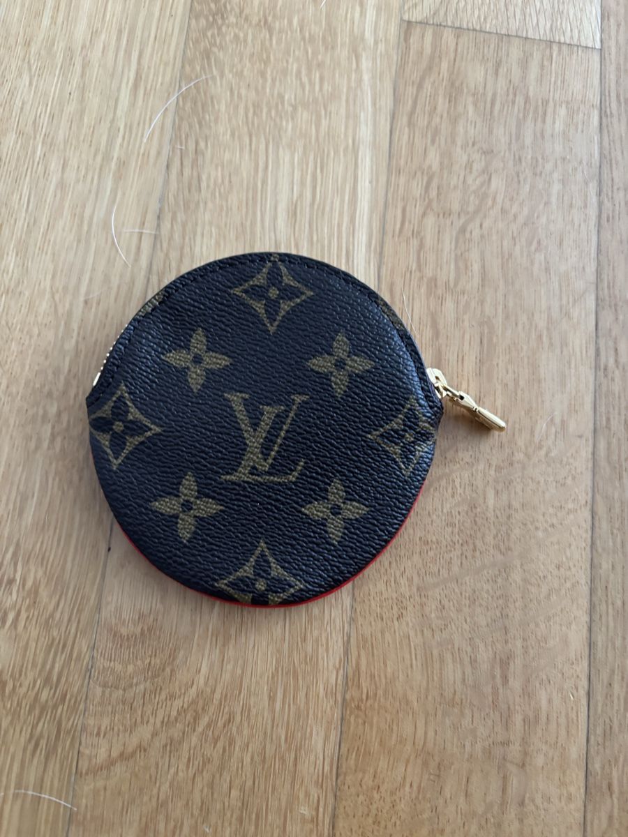 Louis Vuitton Portafogli: Louis Vuitton Round Coin Purse Monogram – Nuovo e nell'imballaggio originale da Luzern venduto da Monica_19 2