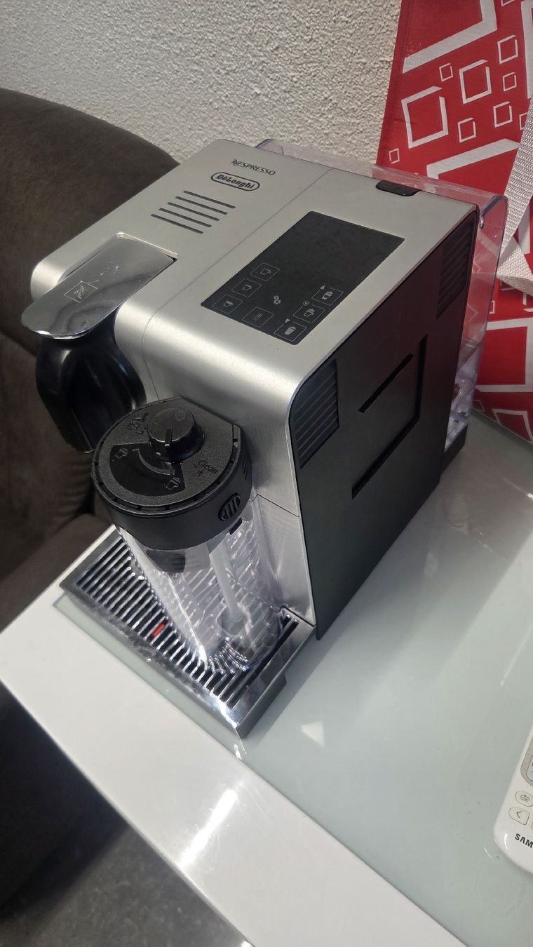 Nespresso Kaffeemaschinen & Espressomaschinen: Nespresso DeLonghi EN750.MB – Defekt aus Schaffhausen von Yoghurt87 2