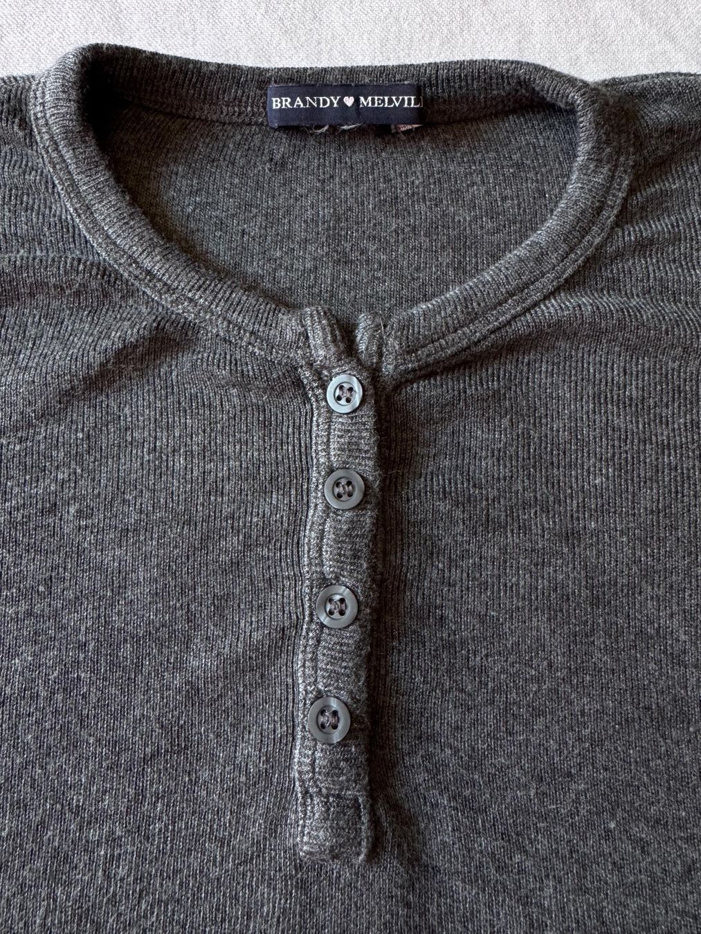 Brandy Melville Maglioni & Felpe: Pull léger gris manches longues Brandy Melville – Nuovo (secondo la descrizione) da Genève venduto da Lucie.hwrth 1