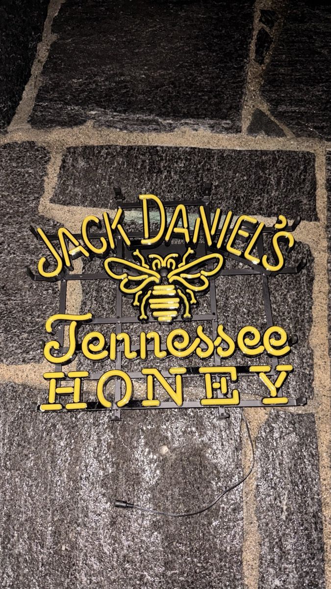 Lampade: Jack Daniel’s Lampe – Usato da Riazzino venduto da Loris002