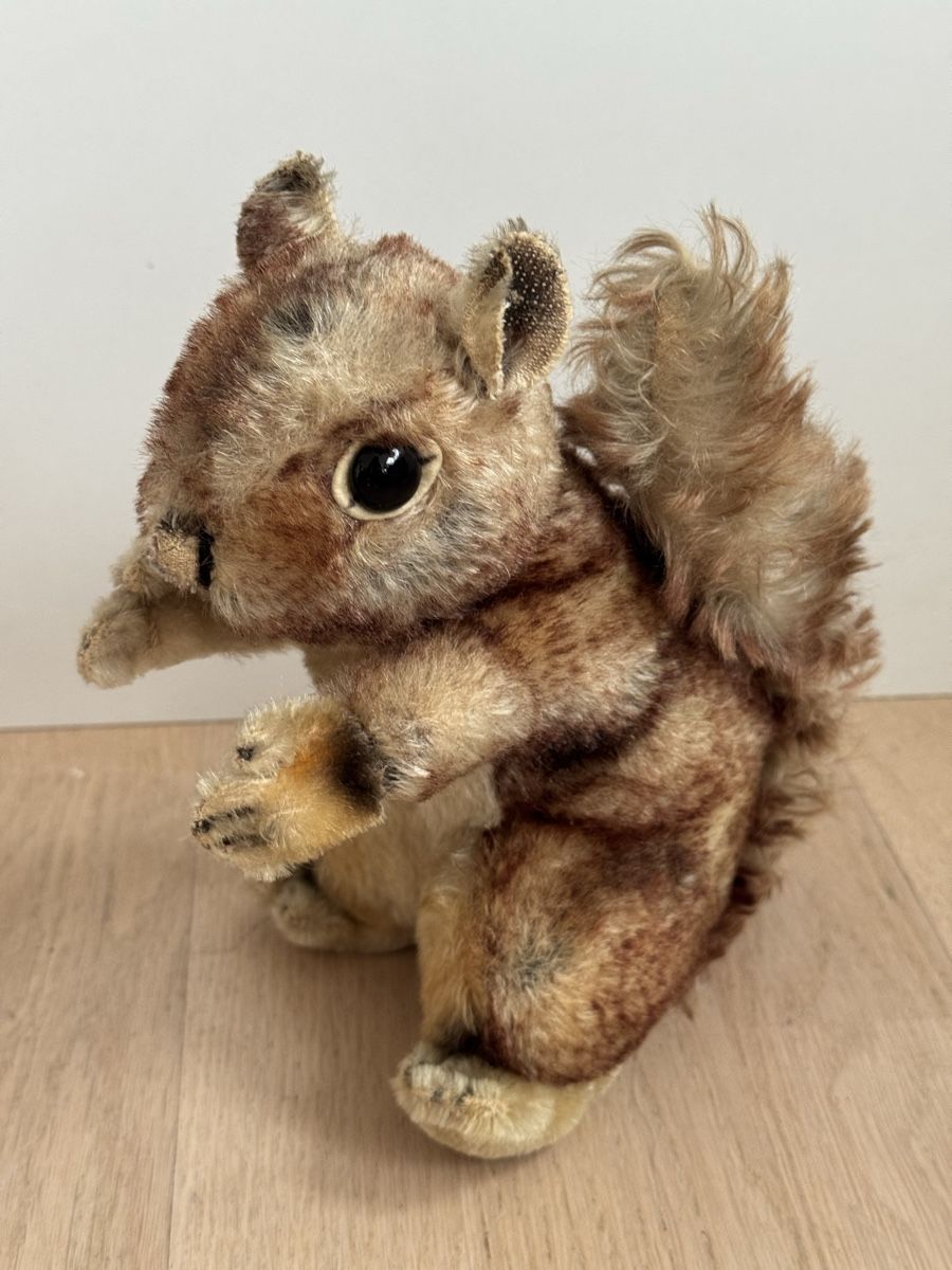 Giocattoli: Antikes Eichhörnchen Stofftier verm. Steiff Perry 20 cm – Usato da Baar venduto da Rattantante