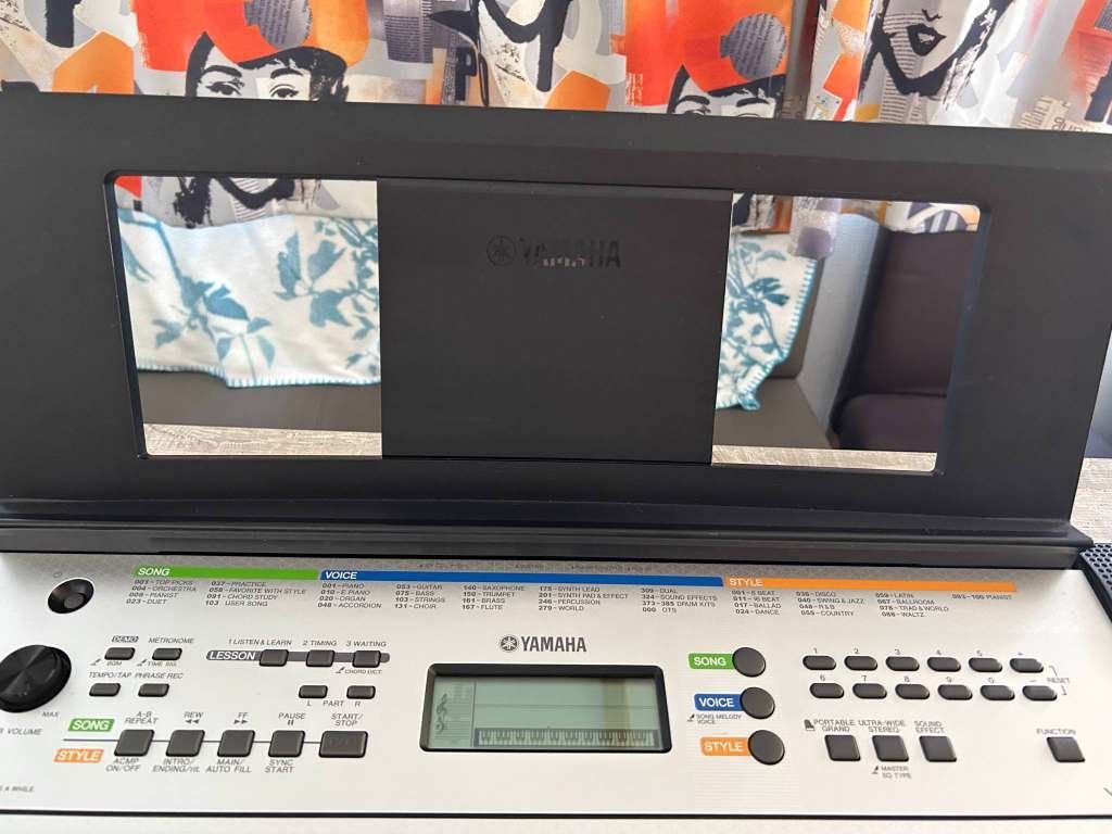 Yamaha Instruments de musique: Piano-Clavier Yamaha – D'occasion à Lausanne par  1