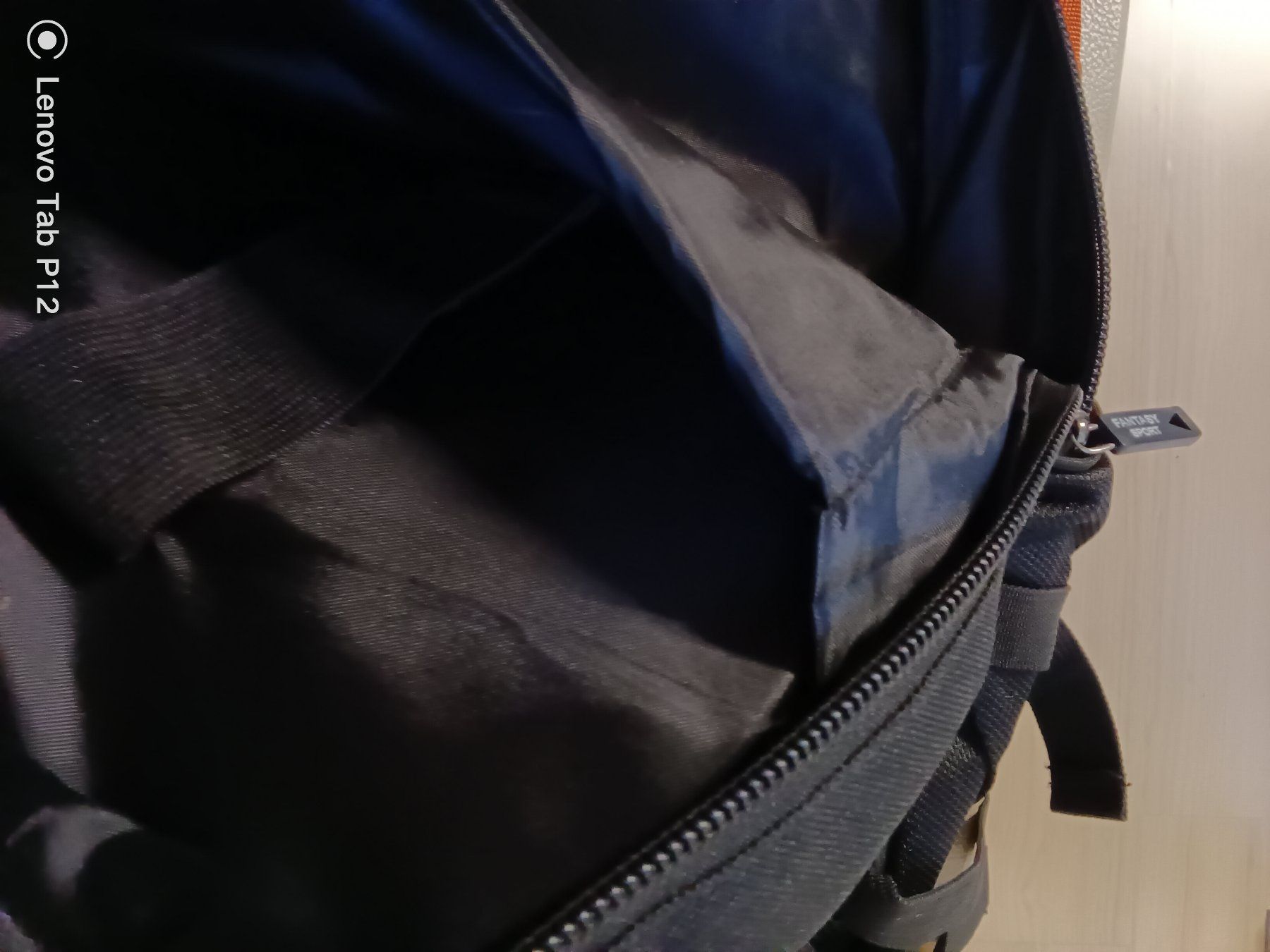 Zaini: Geräumiger Rucksack mit vielen Fächern – Usato da Horn venduto da Corazon15 5