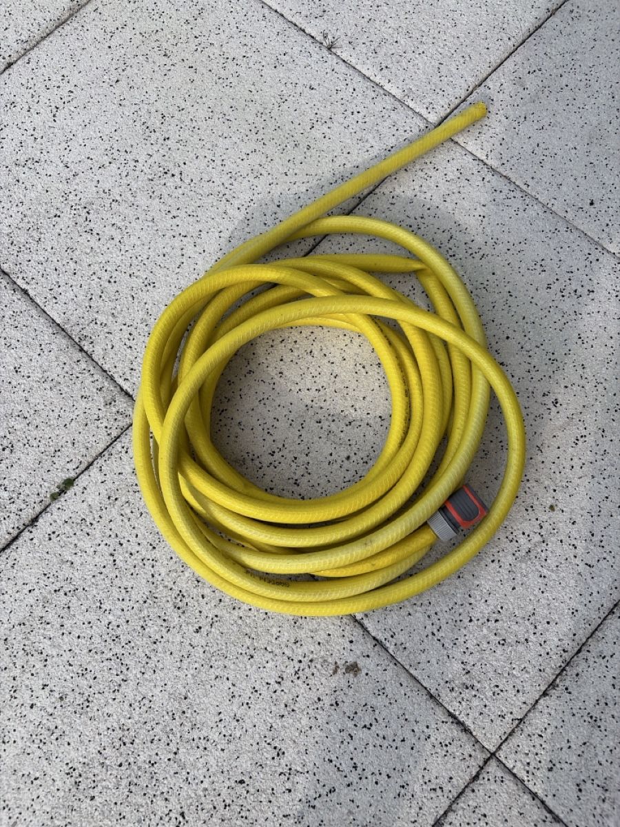 Tuyaux & tubes: Gartenschlauch 8m – D'occasion à Freidorf TG par ibipatria