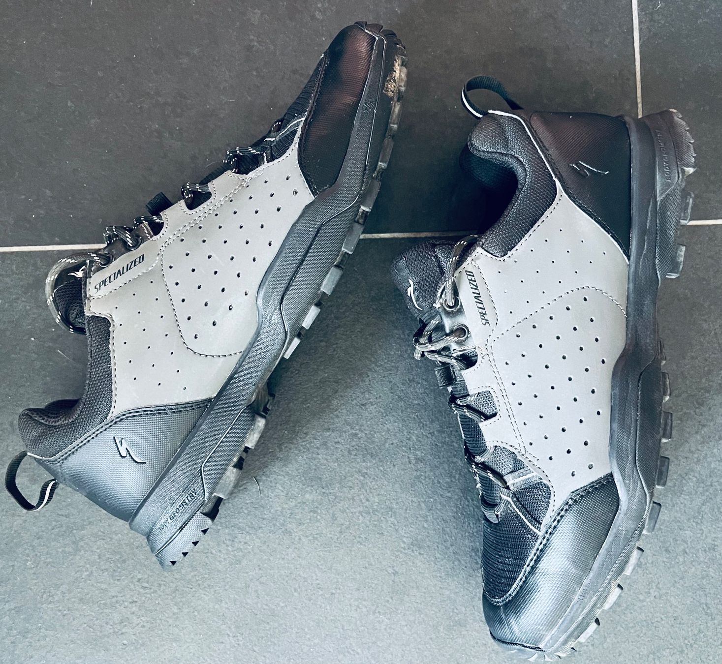 Specialized Veloschuhe: Specialized Mtb Schuhe Herren Gr. 44 – Gebraucht aus Gams von