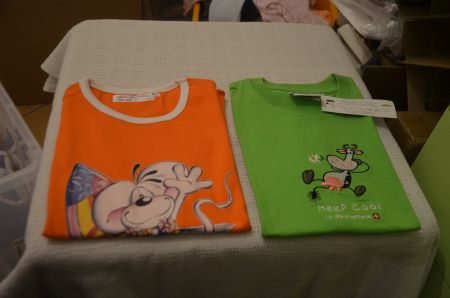 TAILLE 128 - 2 T-SHIRT NEU