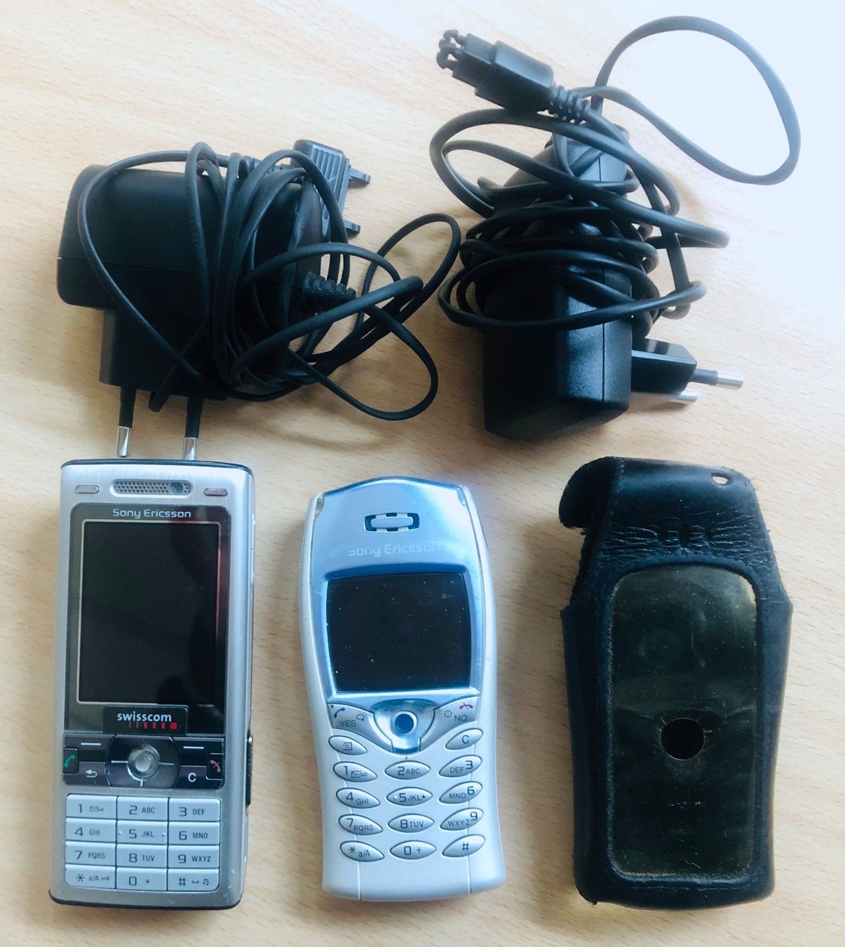 Ericsson Telefoni cellulari / Smartphones: 2 Mobile Ericsson K800i + T861 + Chargeurs _DEFECT – Difettoso da Veyrier venduto da Szurkemaci