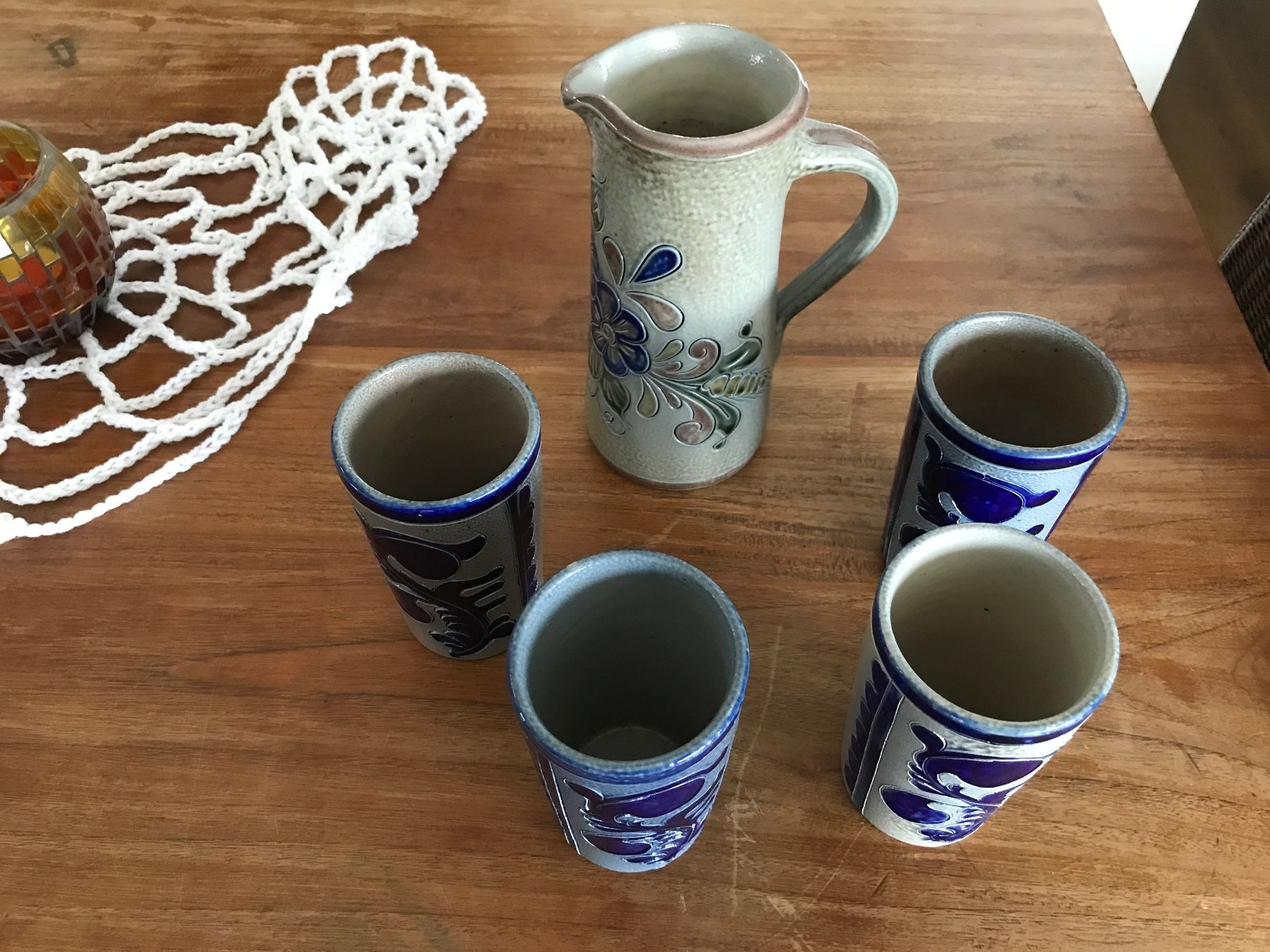 Caraffe: Weinkrug  mit 4 Wein Becher Steingut Vintage – Usato da Regensdorf venduto da Spyke55