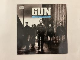 GUN LP -  taking on the world (Cover hat Riss)