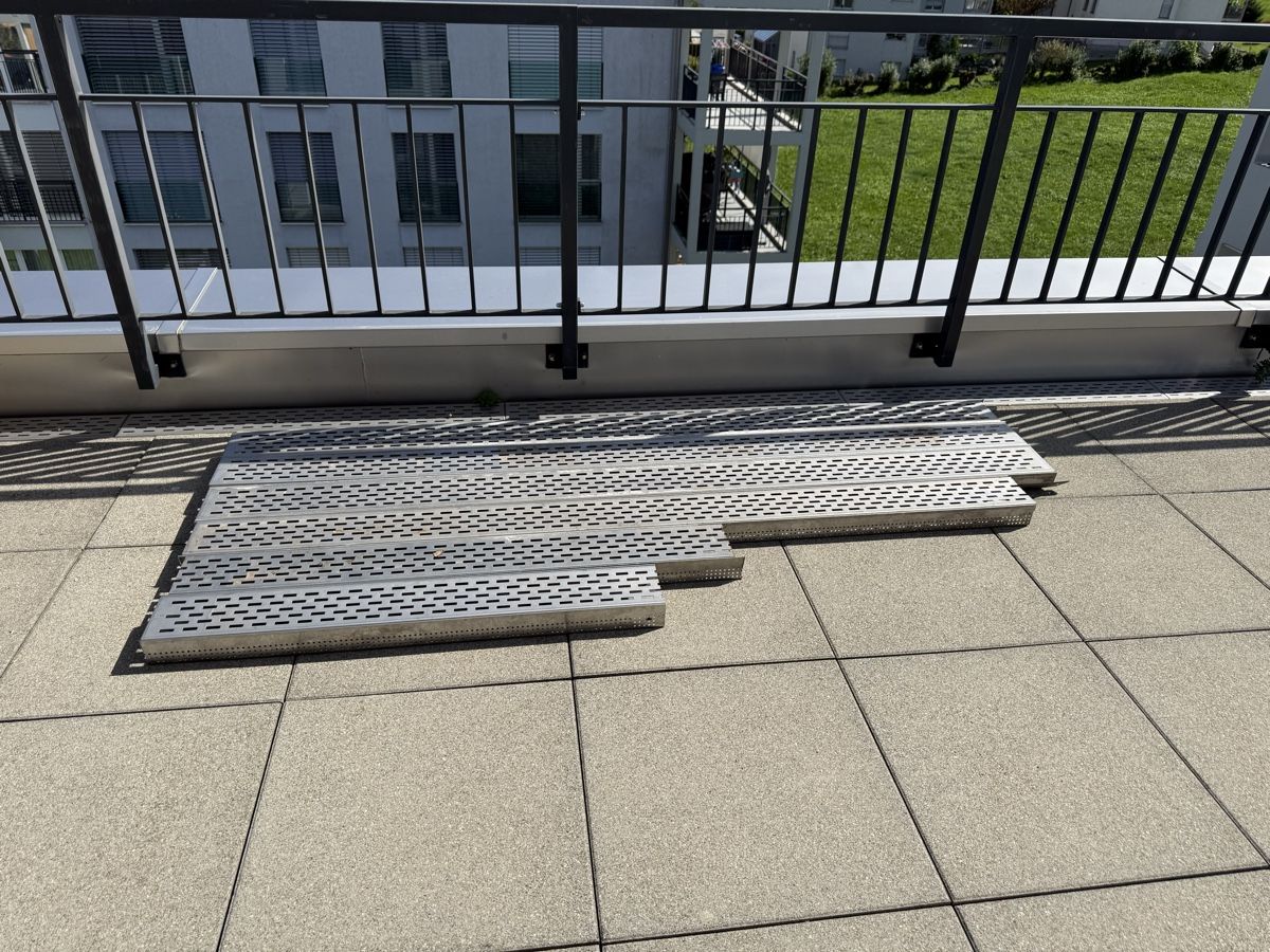 Autres matériaux de construction: Dachrinnen – D'occasion à Reichenburg par British-Leyland