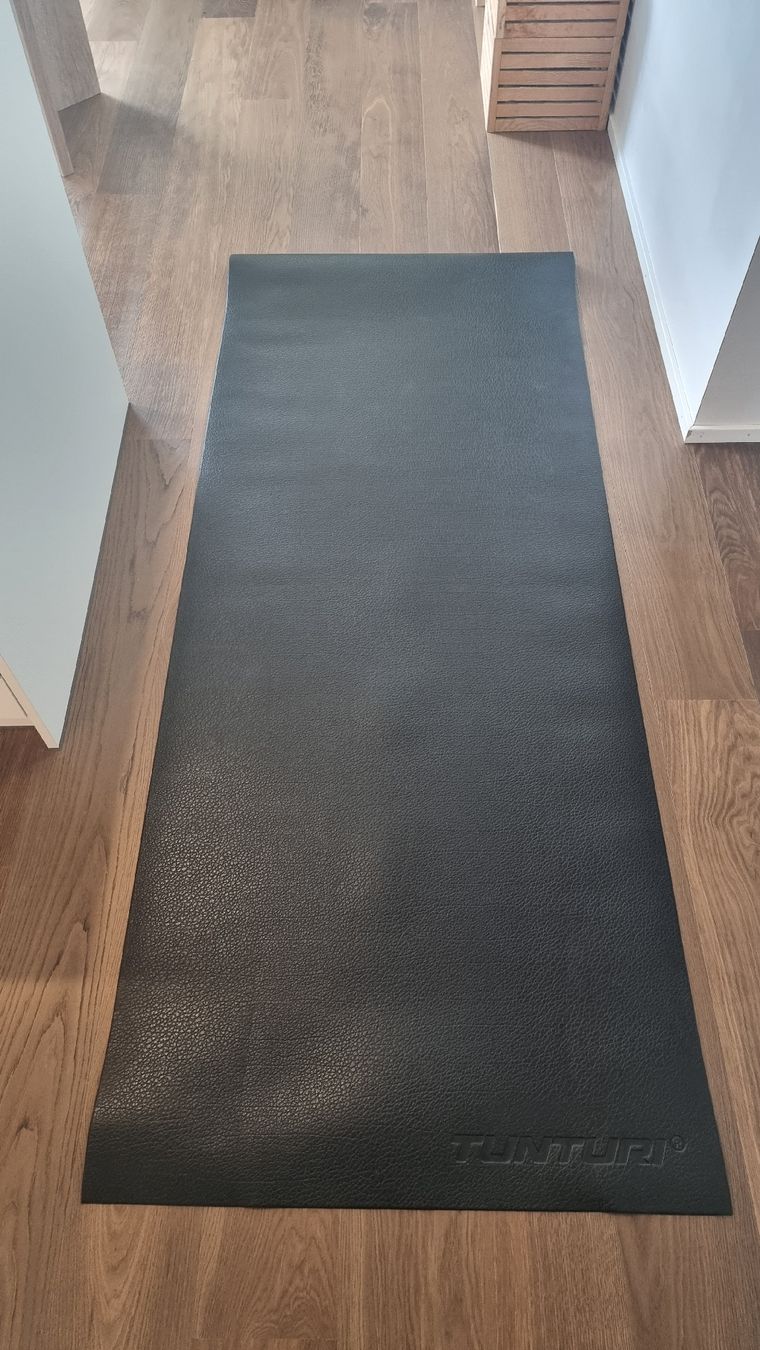 Tunturi Tappetini fitness: TUNTURI Schutzmatte schwarz – Usato da Balgach venduto da Patty04 2