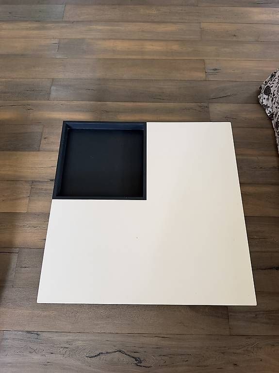 Tavoli: Table basse carrée design gris/blanc – Usato da Epalinges venduto da flo_7p8m 4