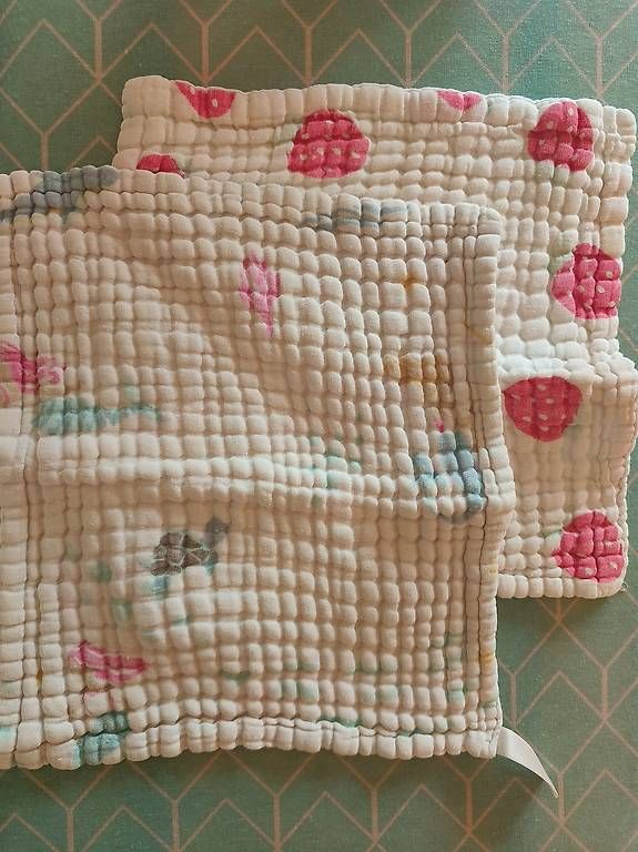 Pasti del neonato: Set de 10 bavettes + 2 serviettes bébé – Usato da Pully venduto da chi_p2rq 2