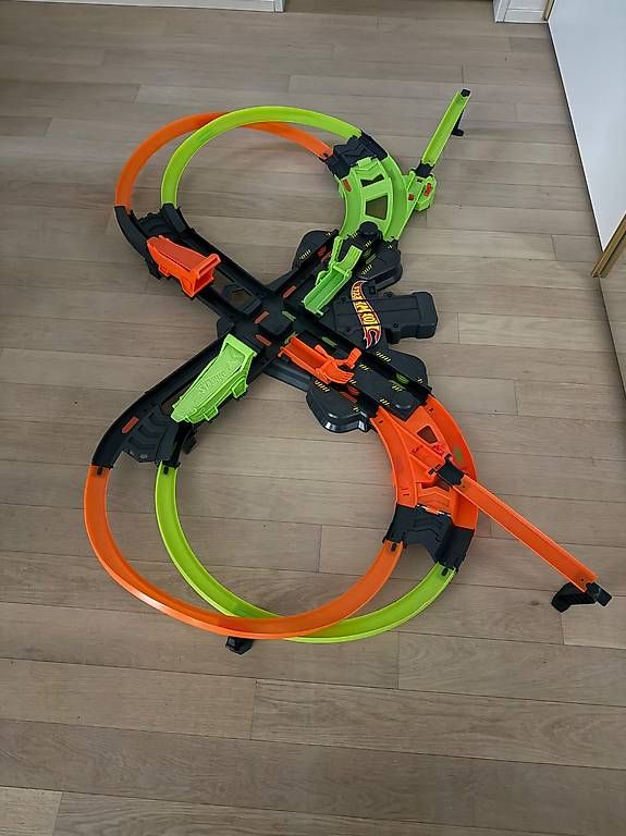 Piste: Hot Wheels Rennbahn mit Looping – Usato da Schaffhausen venduto da boni66
