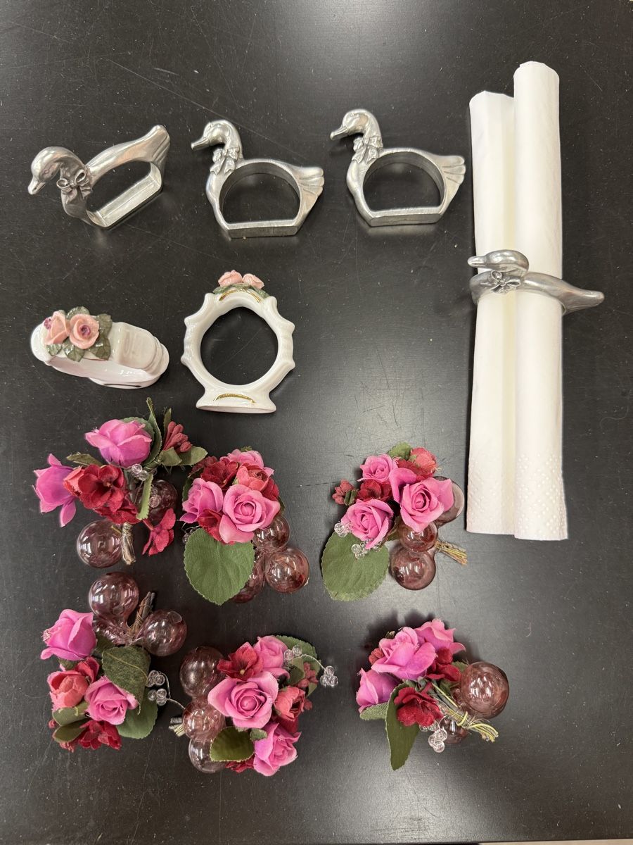 Toutes les décorations: Antike Serviettenhalter – D'occasion à Zuzwil SG par Pomy