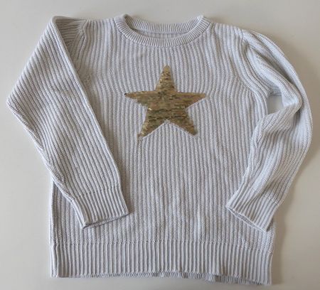 Schöner Pulli Girl Grösse 134/140  mit Paillettenstern