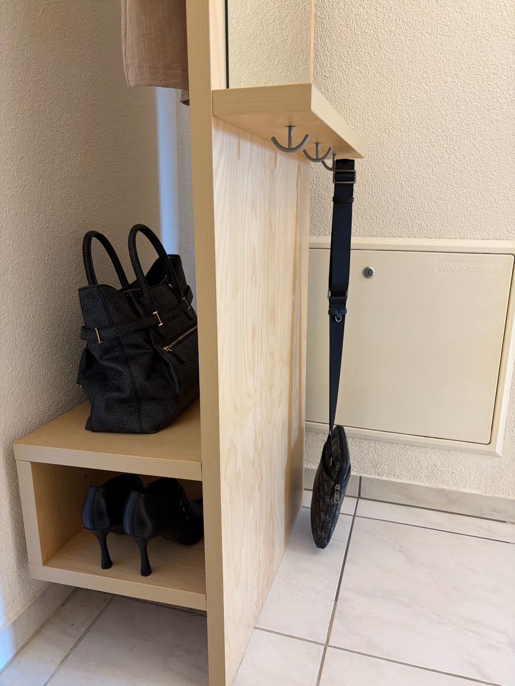 Guardaroba: Platzsparende Garderobe – Usato da Freienstein venduto da Noodaeng 6
