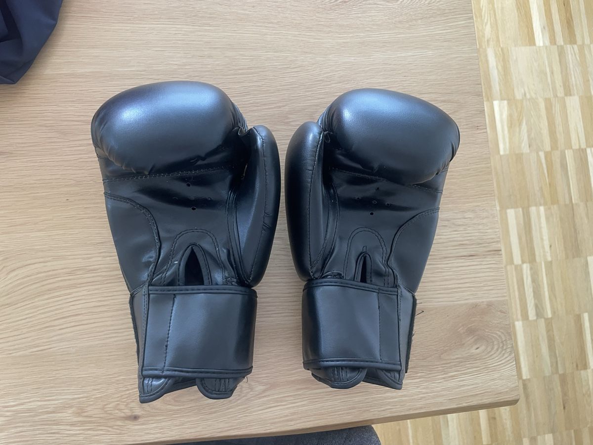 Handschuhe & Handstulpen: Boxhandschuhe Schwarz – Gebraucht aus Einsiedeln von sim_m79m 1