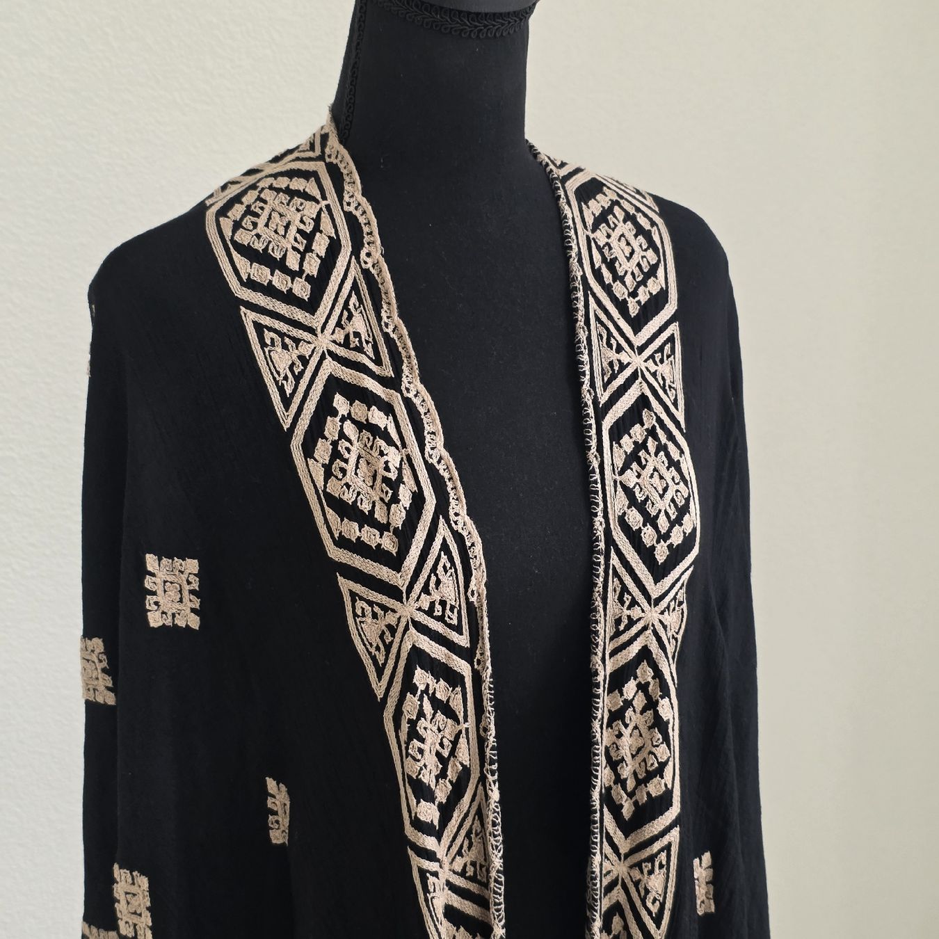 Internationale Kunst: Schwarzer Kimono bestickt one-size neu  – Neu (gemäss Beschreibung) aus Rheinsulz von Gilea 1