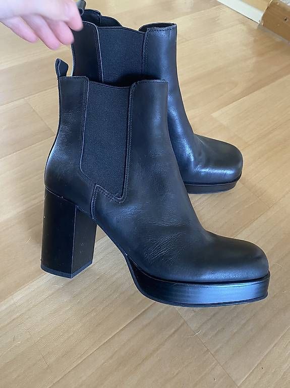 Mango Damenschuhe: Stiefeletten Leder Stiefel plateau schwarz – Gebraucht aus Bern von n-dine