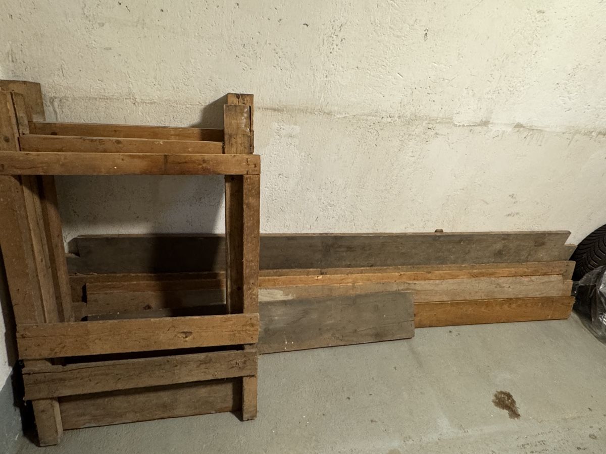 Articoli in legno: Holz zum Abgeben – Difettoso da Bern venduto da Allotar