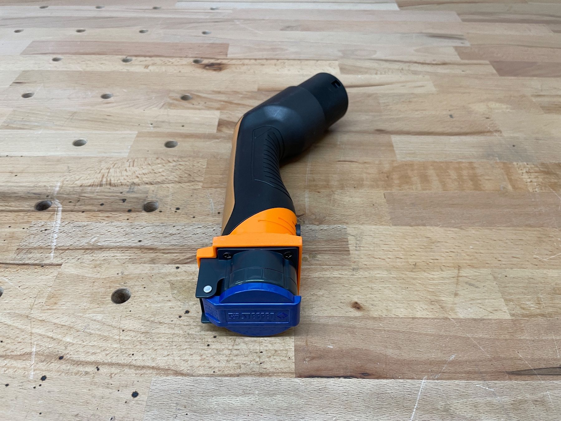 Lecteurs & Adaptateurs: Adapter 230 Volt Haushaltstecker an der Wallbox – Neuf (Voir description) à Erlenbach ZH par Zehnder-Jara 8
