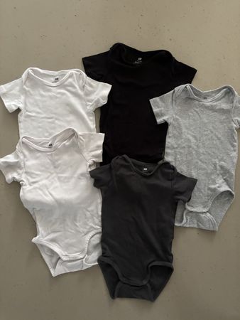 5 Baby Bodys H&M Kurzarm verschiedene Farben neuwertig