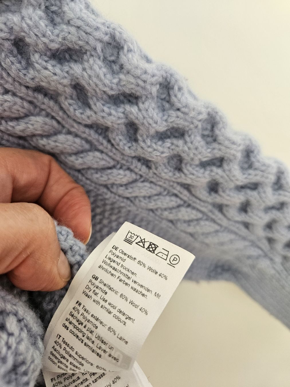 Pullover & Sweatshirts: Damen Wollpullover hellblau Grösse 38 – Gebraucht aus Jussy von hwe_zky5 5