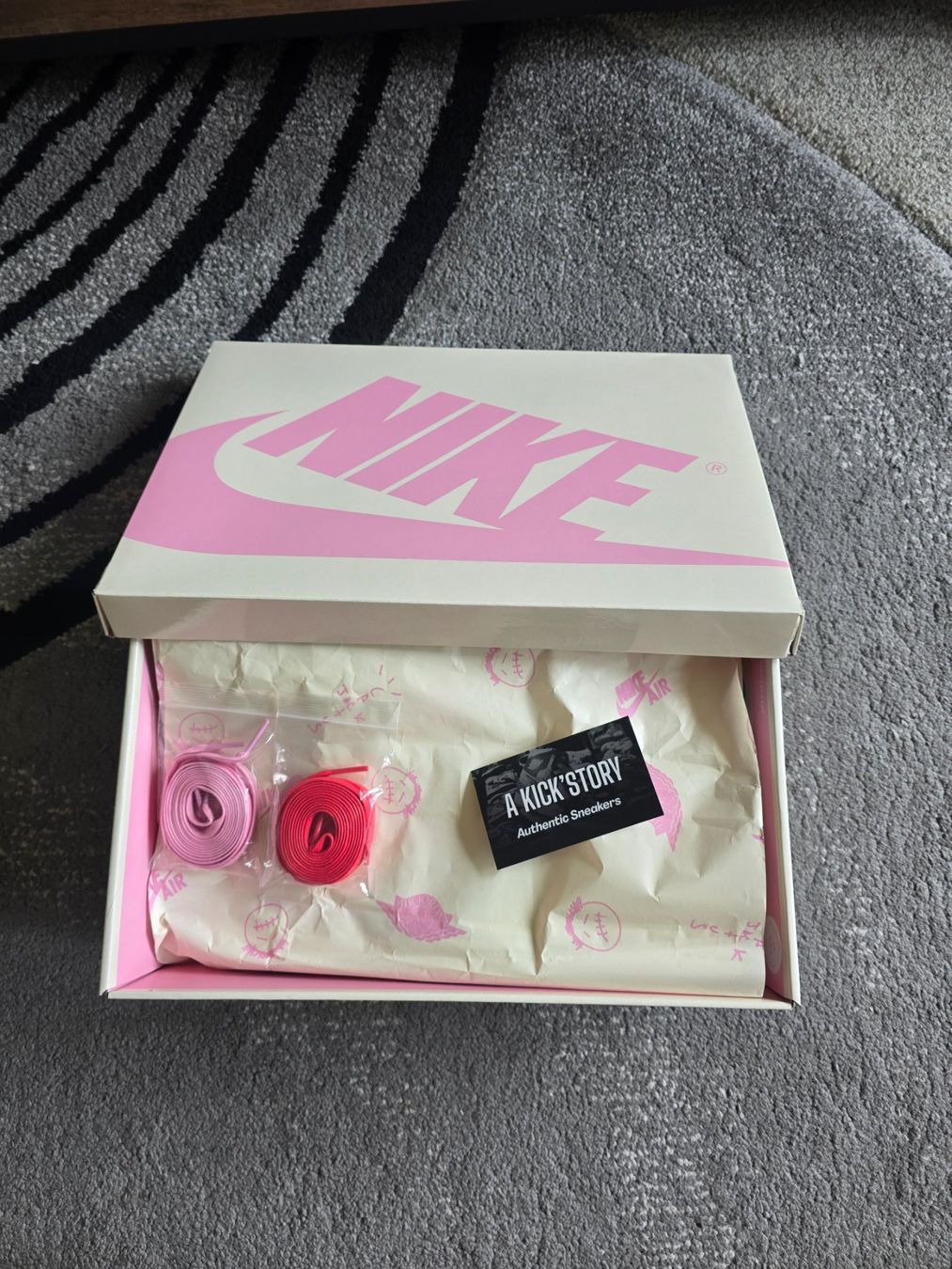 Scarpe da uomo: Jordan 1 low travis scott tropical pink – Nuovo e nell'imballaggio originale da Bôle venduto da A_Kickstory 5