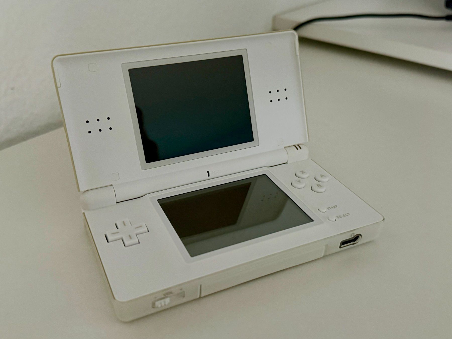 Nintendo Konsolen: Nintendo DS Lite - crystal white – Neu (gemäss Beschreibung) aus Zürich von NerdLoot 1