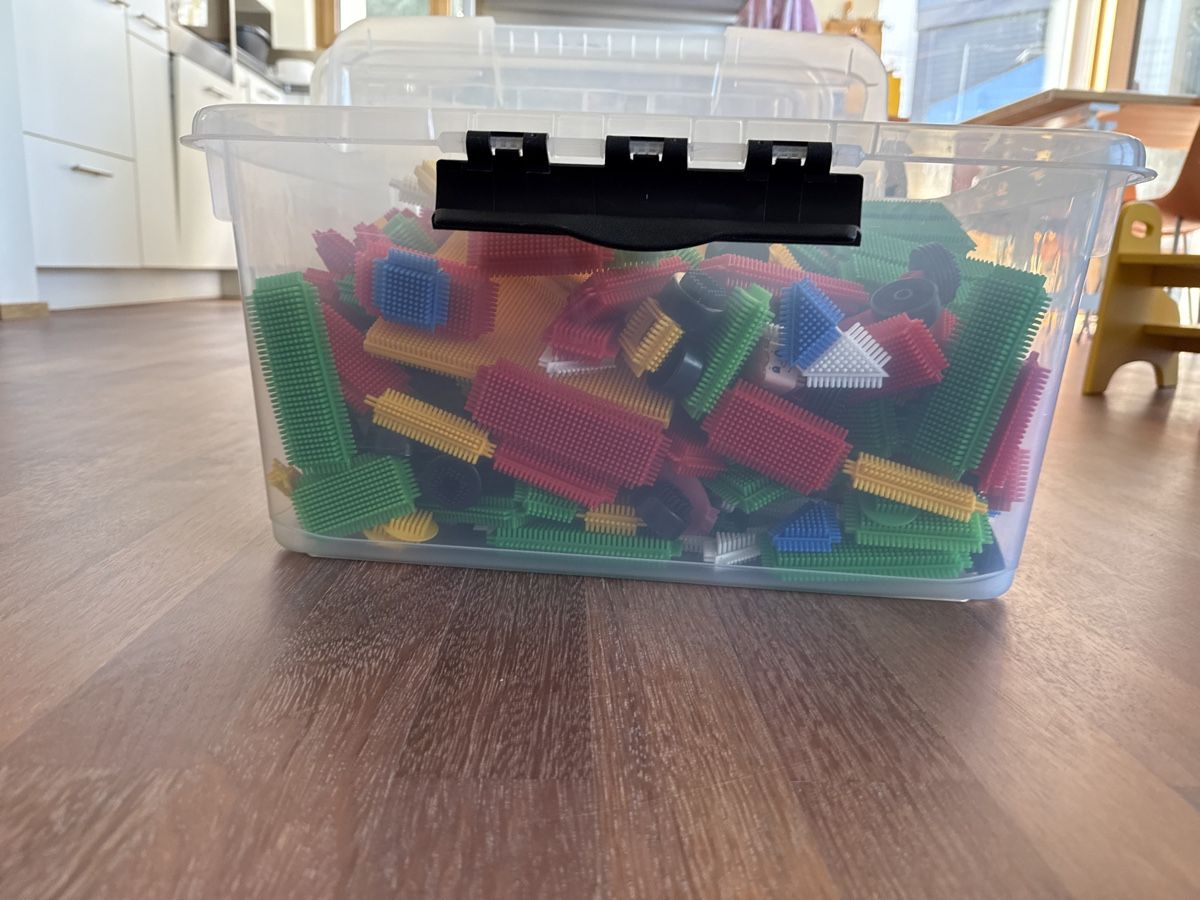 Giocattoli: 2 Kisten Stickle Bricks – Usato da Feusisberg venduto da fabots 1