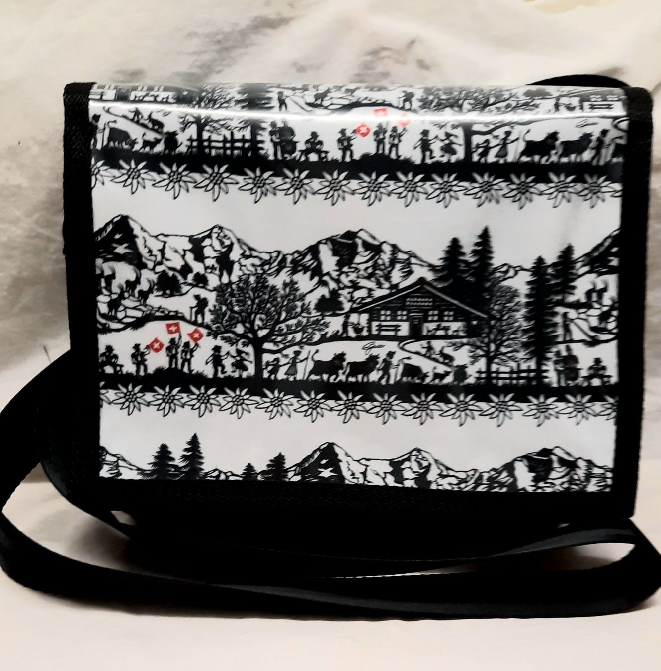 Sacs femmes: Blachen - Handtasche Neu CHF. 32.00 – Neuf (Voir description) à Spreitenbach par Margot-09