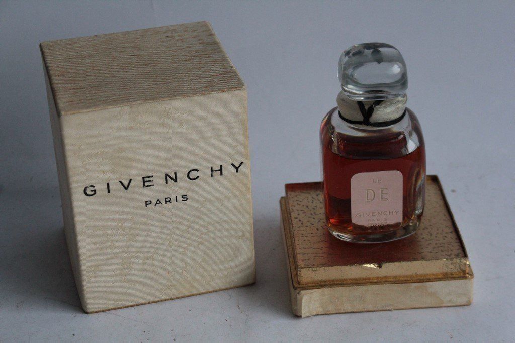 Givenchy Parfum & Eau de Toilette: GIVENCHY Parfum Le De 60 ml vintage – Gebraucht aus Vandoeuvres von Dom-Tom 1