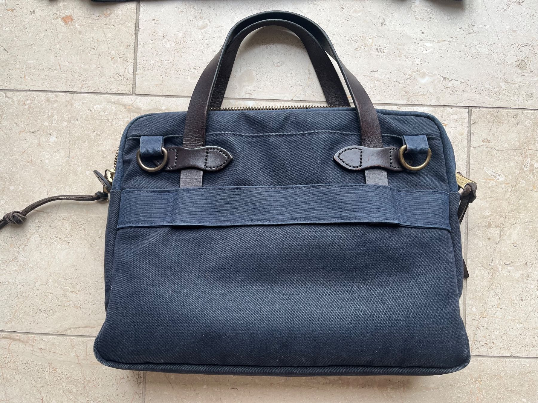 Valigie & Borse: Filson Tablet Briefcase Navy Made in USA – Usato da Wangen b. Olten venduto da ricochet56 1