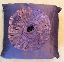 Coussin décoratif lilas avec fleur- 42cm x 42cm.53
