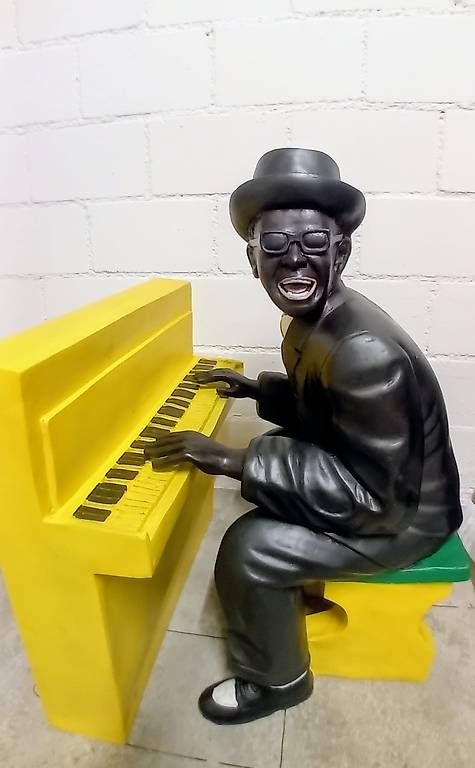 Statuette: Ray Charles Holzfigur mit Piano – Usato da Schwerzenbach venduto da Aura888