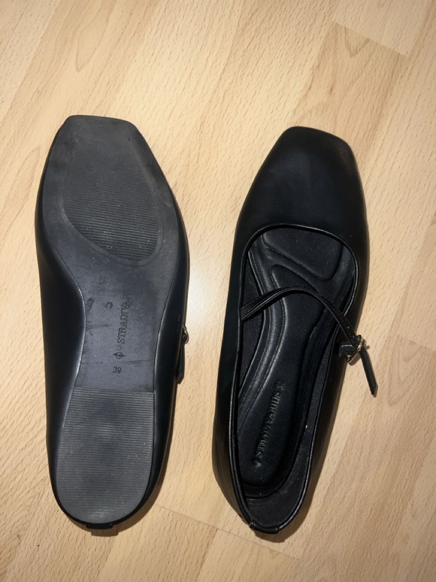 Stradivarius Scarpe da donna: Ballerinas schwarz Grösse 39 – Usato da Sursee venduto da kni_qmh2 2