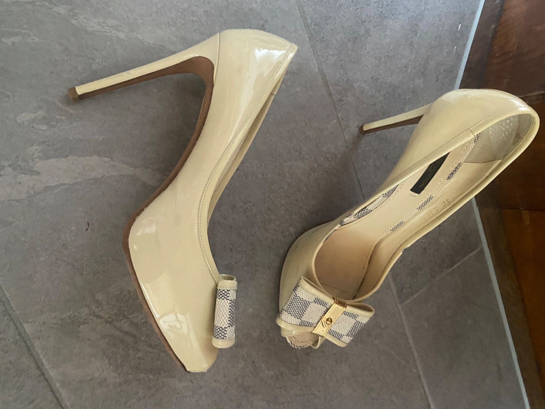 Chaussures femmes: Escarpins Louis Vuitton – D'occasion à Mollis par Duftbox 1