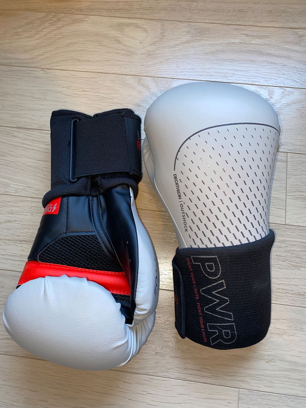 Decathlon Gants & mitaines : Gants de boxe Decathlon 14oz – Neuf (Voir description) à Givrins par mar_d7df