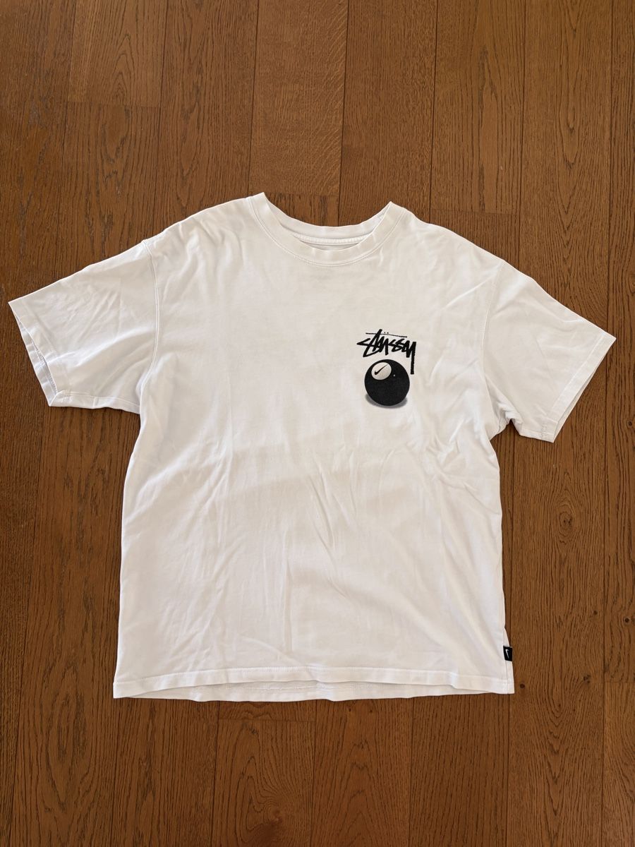 Stüssy T-shirts: Nike x Stüssy 8 ball tshirt  – D'occasion à Künten par scoobydoo1312