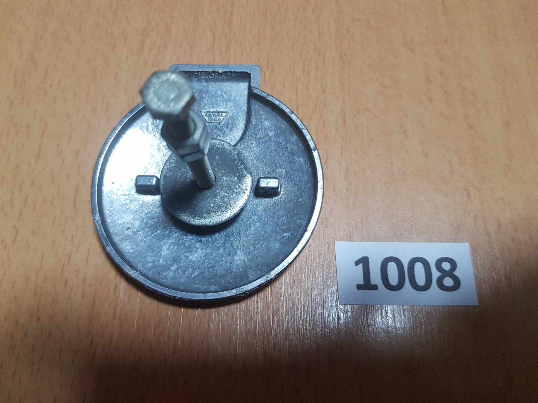 Tutti pezzi di ricambio auto: Kühlergrill Emblem TCS – Usato da Niedergösgen venduto da usc_l8gm 1