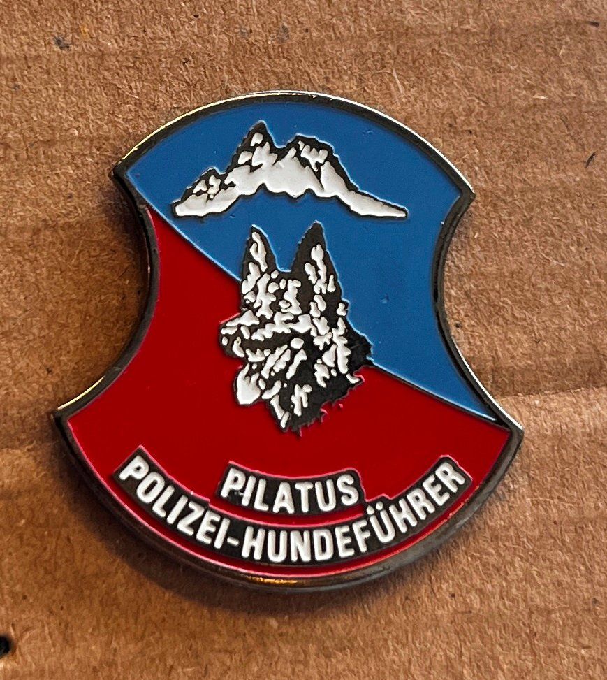Placchette & Badge: Pin, Pilatus Polizei-Hundeführer – Usato da Obernau venduto da Wgnom