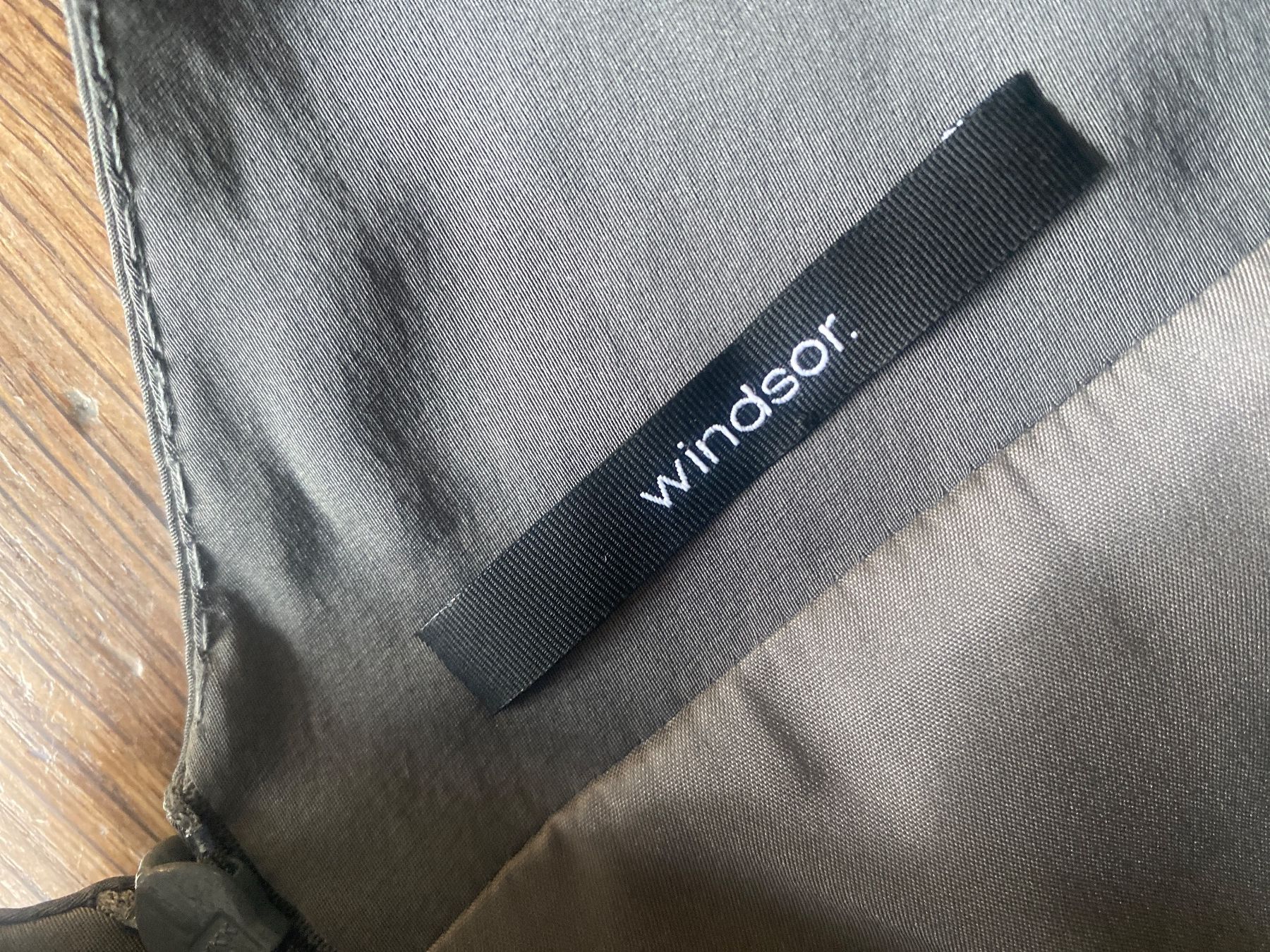 Windsor Vestiti: •Windsor• KLEID GR.34/XS Seide edel / helles Anthrazit/Mocca – Nuovo (secondo la descrizione) da Frauenfeld venduto da Boldi46 3