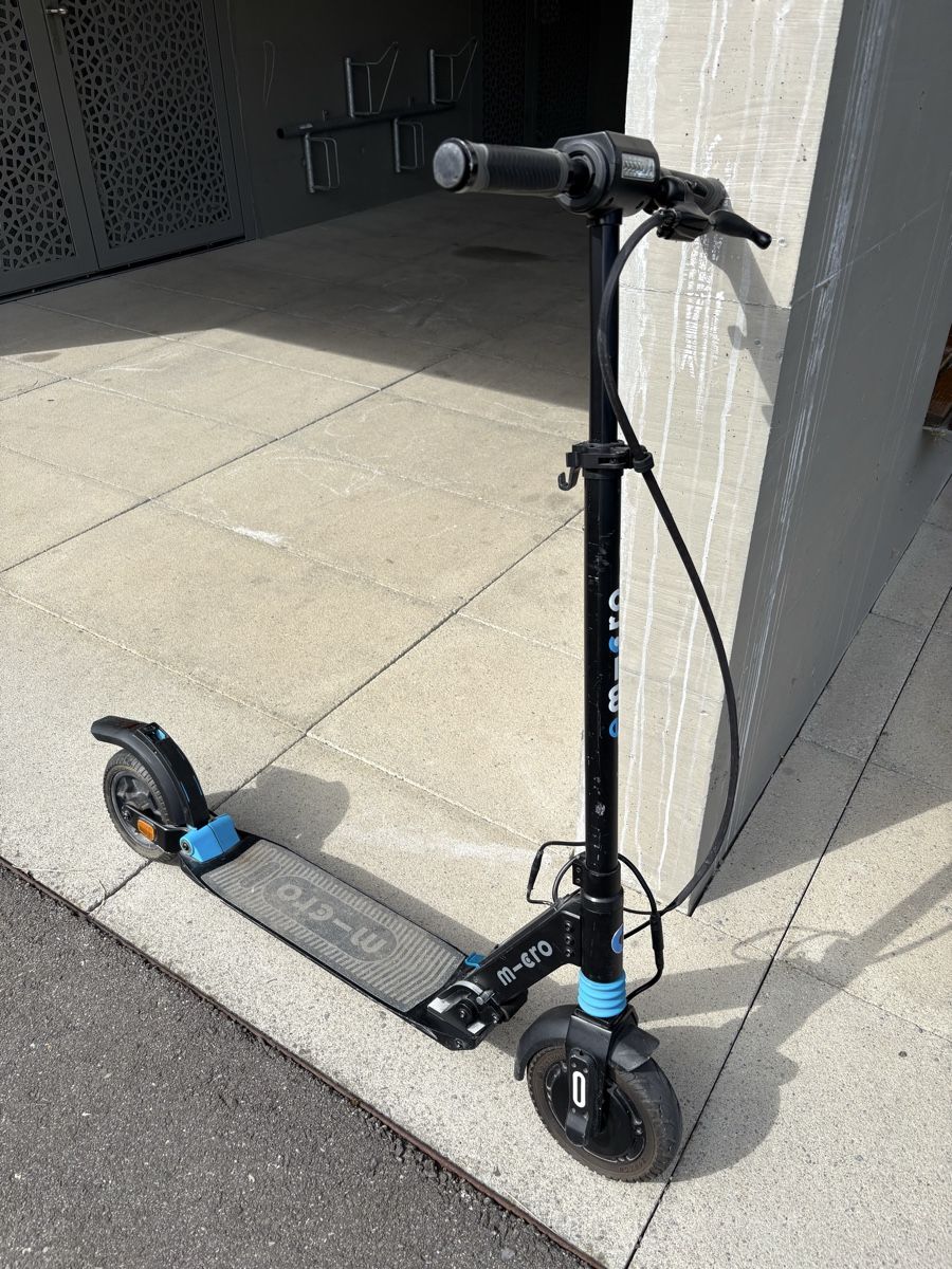 Scooters: E-Scooter Micro Merlin – Gebraucht aus Gebenstorf von Capo007